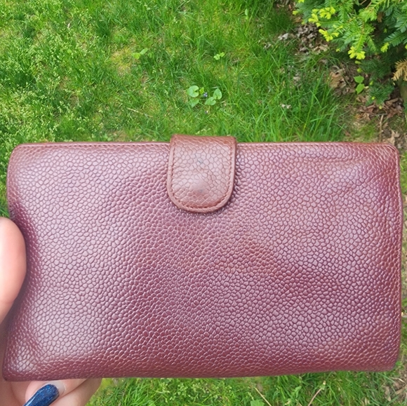 Chanel Bordeaux Caviar Leather CC Logo Long - Picture 2 of 12